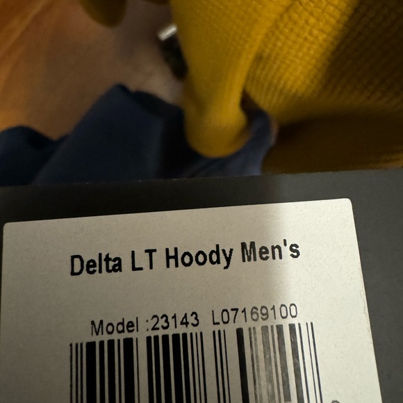 ARC’TERYX HAUL. Sizes are M,L for the pink jacket (women) - Picture 2 of 16